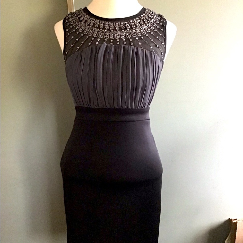 💖Host Pick💖 Suzy Shier beautiful beaded/embroidered midi cocktail dress (XS).
